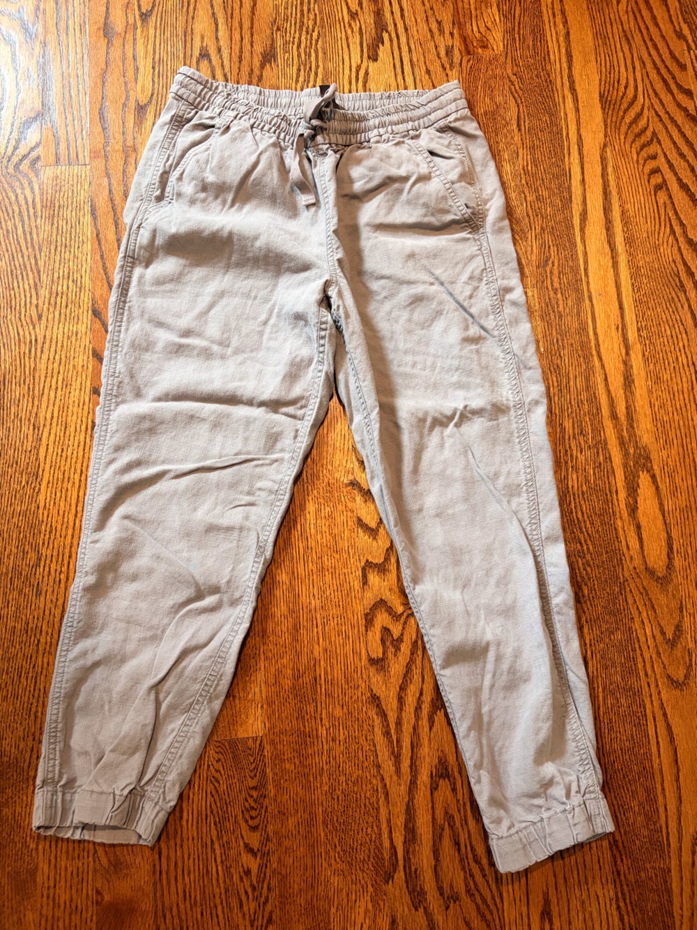 Women's Light Gray Drawstring Jogger Capris